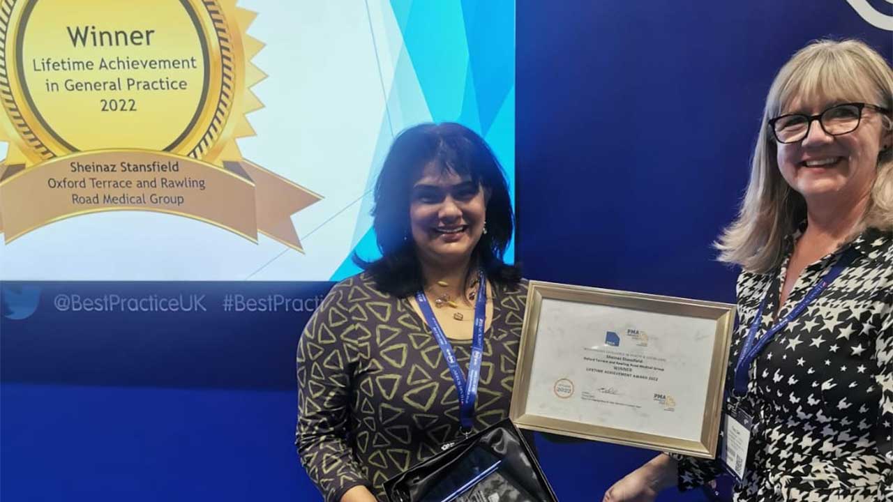 Sheinaz-Stansfield-receives-award