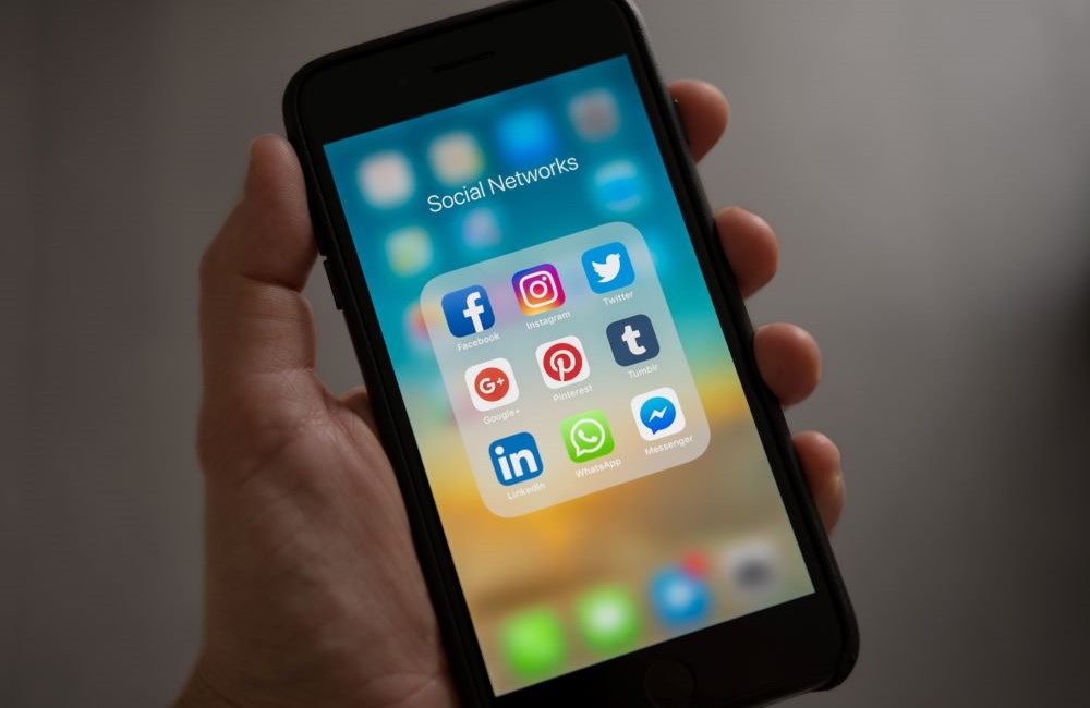 Social media 1000 x 650
